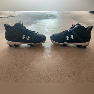 Under Armour Youth Boys Baseball spikes- GREAT CONDITION!